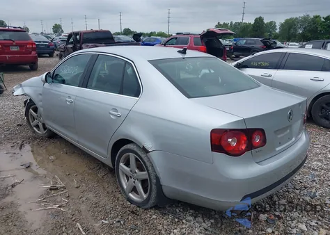 2010 Volkswagen Jetta Sel z USA, uszkodzony, nr VIN 3VWRZ7AJ2AM023529